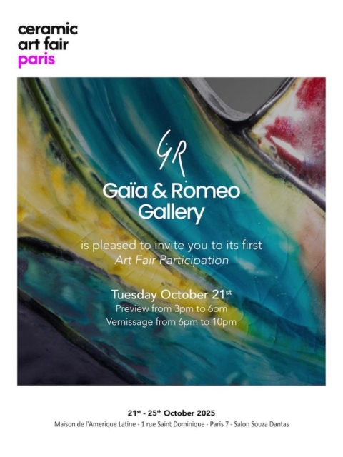 Affiche pour la participation de la galerie Gaia & Romeo à une foire d'art, avec en arrière-plan des œuvres d'art abstraites et colorées, présentant le produit passionnant EVENEMENT .. ;. Brocante 93