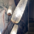 Lampadaire tripode des années 1960 : lampadaire vintage doté de trois abat-jours en verre texturé lumineux. Brocante 93