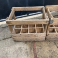Deux caisses de brasserie vintage en bois vides datant des années 1950, pouvant contenir 1950 bouteilles, avec des séparateurs intérieurs. Brocante 93