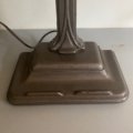 Lampe de bureau américaine des années 1940, dotée d'un socle rectangulaire et d'une colonne. Brocante 93